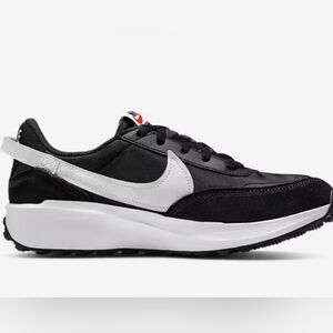 Nike Waffle Debut Women’s Black and White Sneakers/Tennis Shoes Size 6.5. NWT